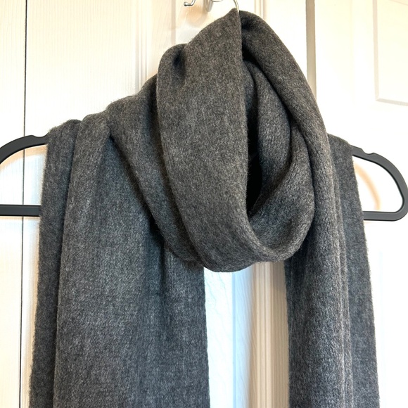 NWT Lucky Brand Extra Long Fringed Scarf Med Charcoal Grey - Picture 7 of 13